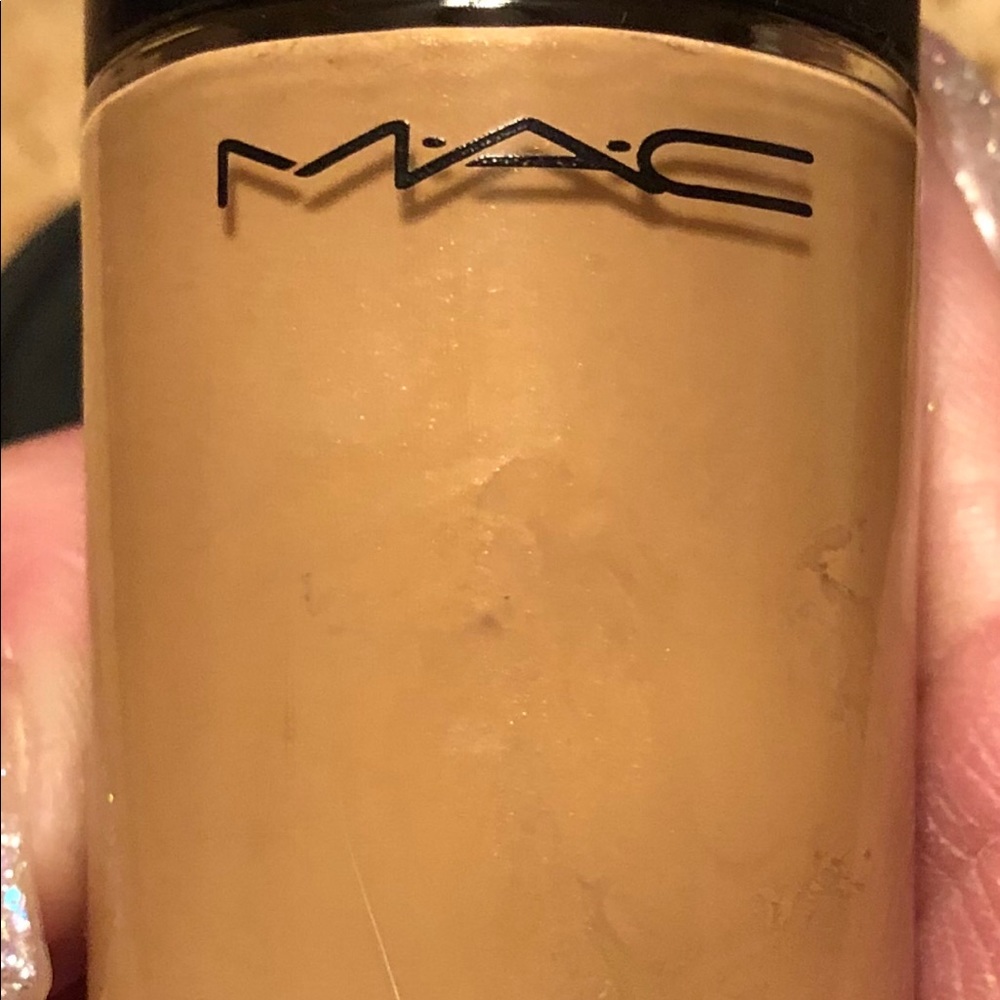 MAC Hyper Real NC400 SPF 15 Foundation DISCON, HTF